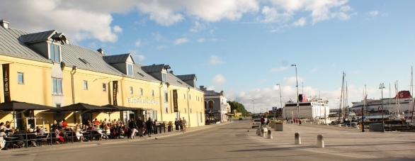 En gata längs med Visby.